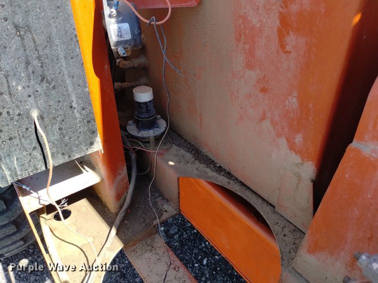 image for item DK8799 2000 Snorkel ATB-50KU  boom lift