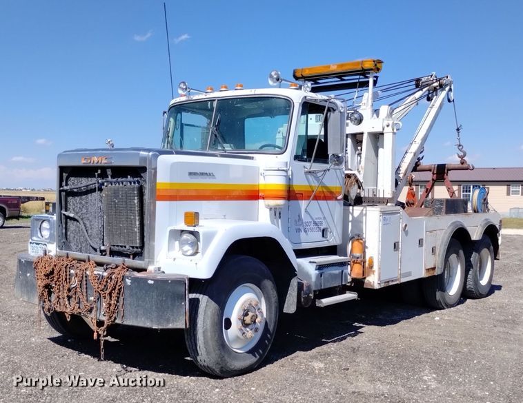 image for item DK8800 1986 GMC General  tow truck