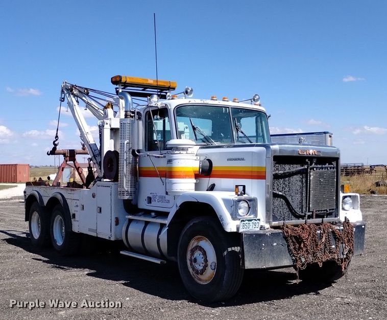 image for item DK8800 1986 GMC General  tow truck