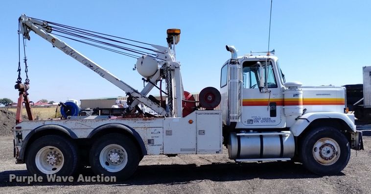 image for item DK8800 1986 GMC General  tow truck