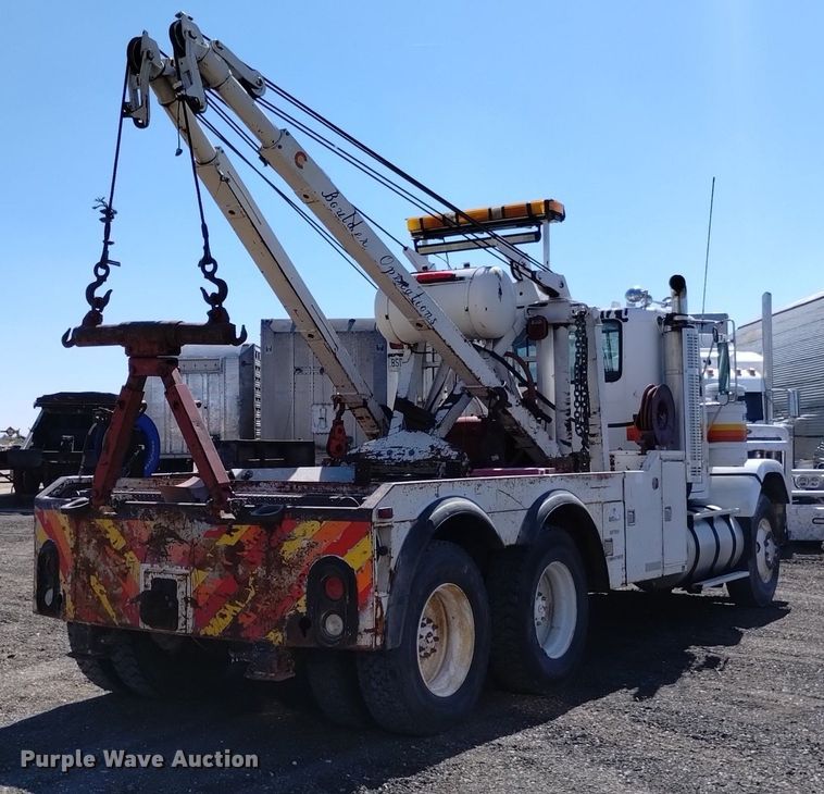 image for item DK8800 1986 GMC General  tow truck