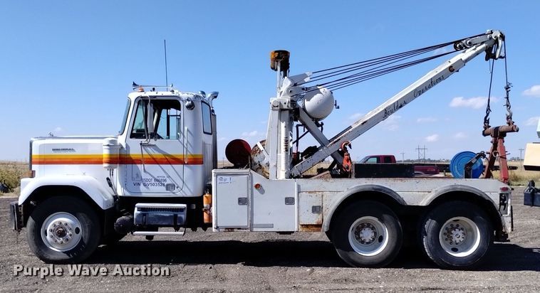 image for item DK8800 1986 GMC General  tow truck