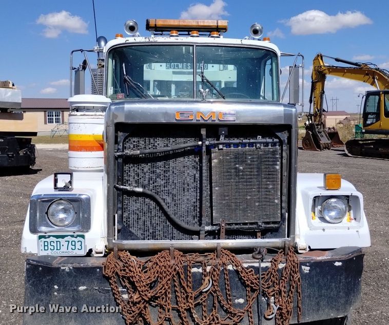 image for item DK8800 1986 GMC General  tow truck