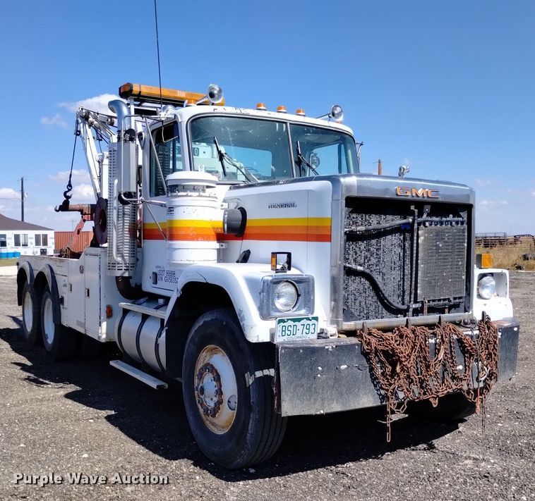 image for item DK8800 1986 GMC General  tow truck