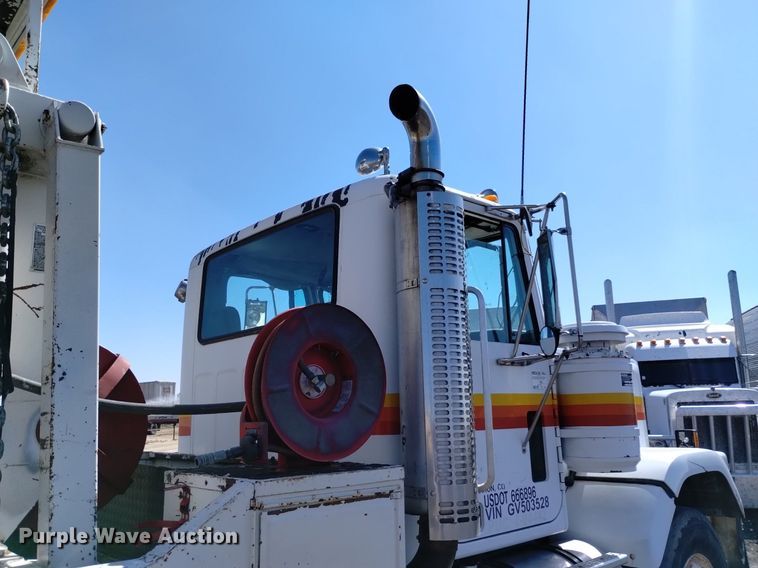 image for item DK8800 1986 GMC General  tow truck