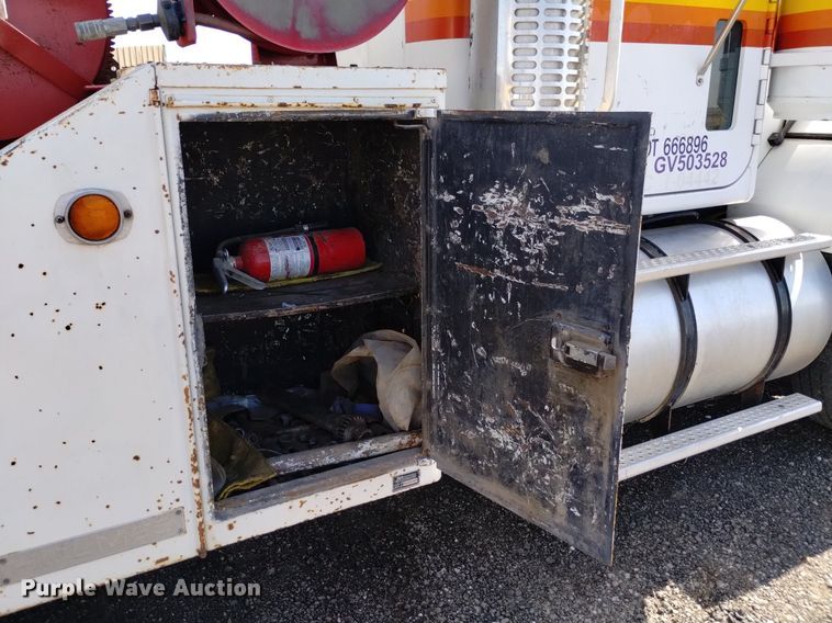 image for item DK8800 1986 GMC General  tow truck