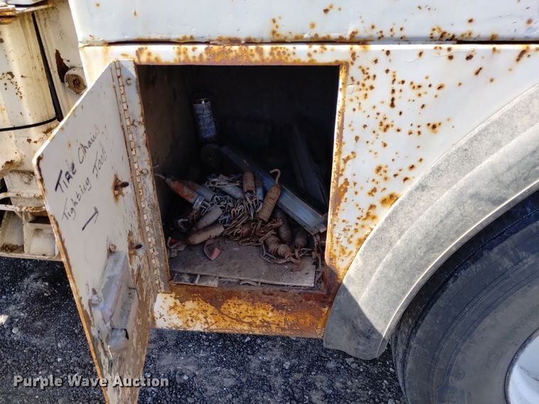 image for item DK8800 1986 GMC General  tow truck