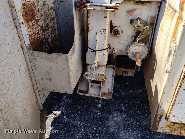 image for item DK8800 1986 GMC General  tow truck