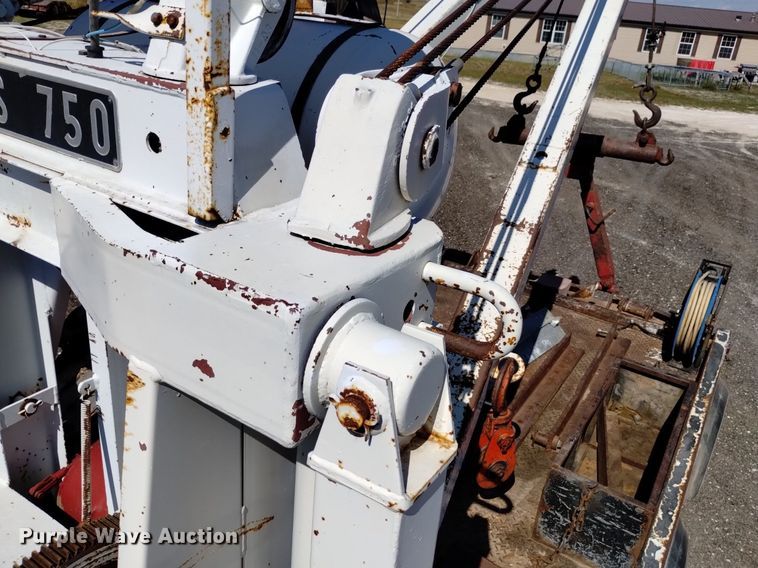 image for item DK8800 1986 GMC General  tow truck