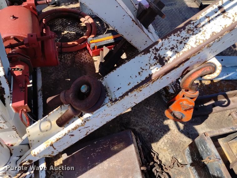 image for item DK8800 1986 GMC General  tow truck