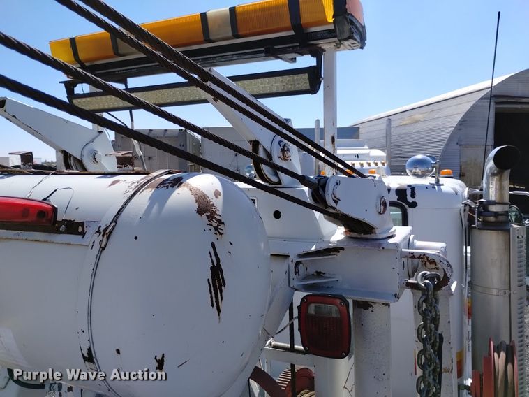 image for item DK8800 1986 GMC General  tow truck