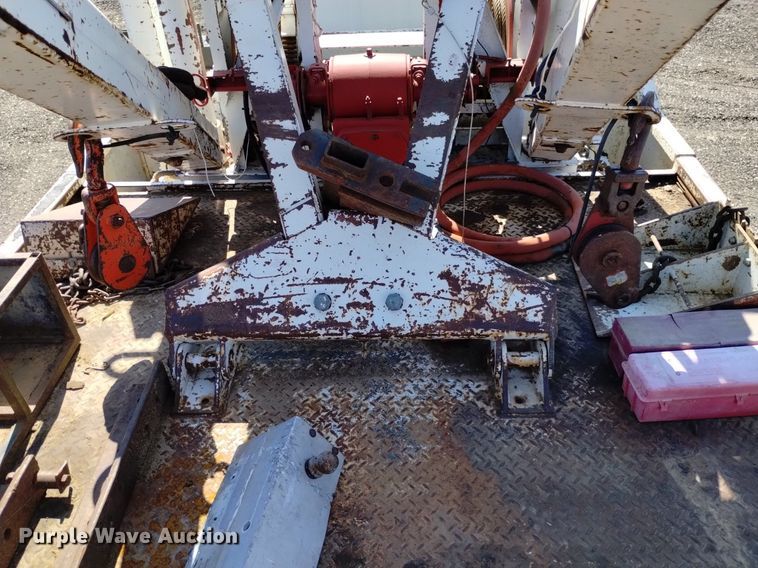 image for item DK8800 1986 GMC General  tow truck