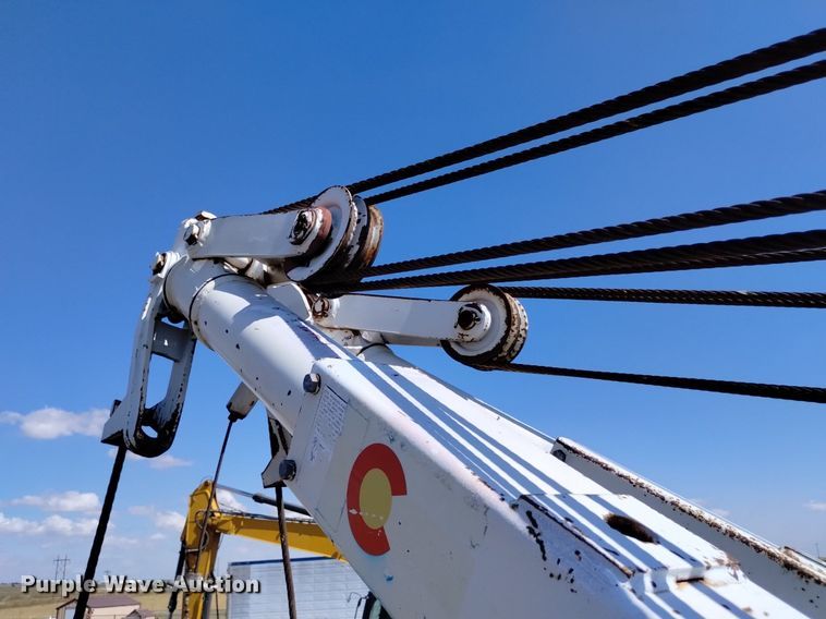 image for item DK8800 1986 GMC General  tow truck