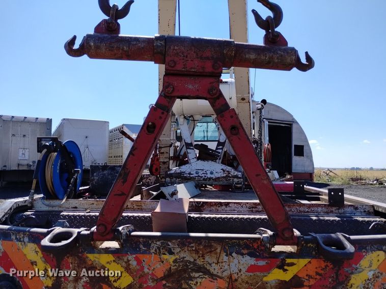 image for item DK8800 1986 GMC General  tow truck