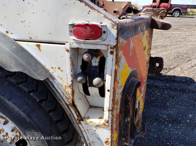 image for item DK8800 1986 GMC General  tow truck