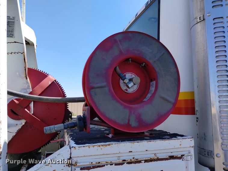 image for item DK8800 1986 GMC General  tow truck