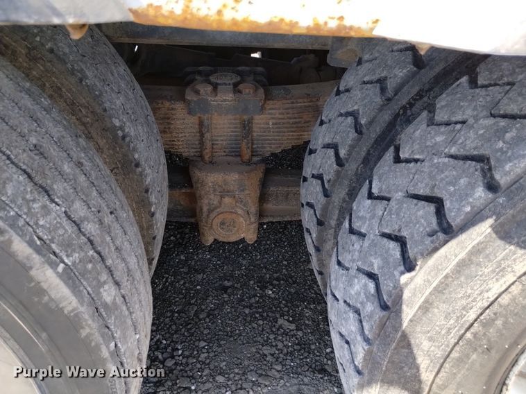 image for item DK8800 1986 GMC General  tow truck