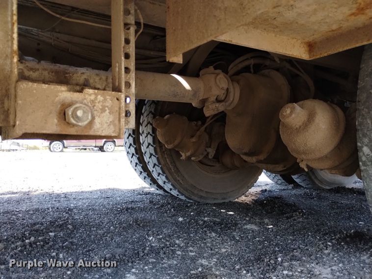 image for item DK8800 1986 GMC General  tow truck