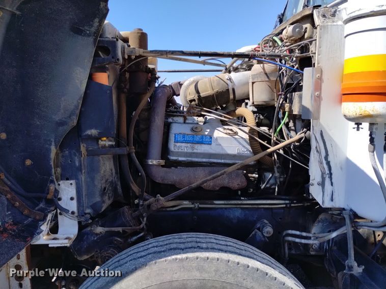 image for item DK8800 1986 GMC General  tow truck