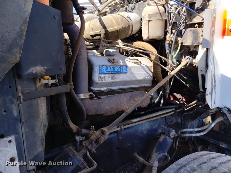 image for item DK8800 1986 GMC General  tow truck