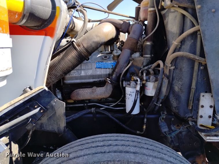 image for item DK8800 1986 GMC General  tow truck