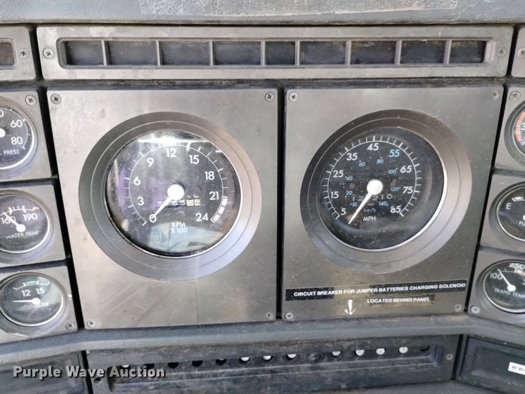 image for item DK8800 1986 GMC General  tow truck