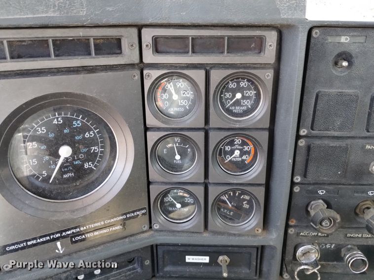 image for item DK8800 1986 GMC General  tow truck