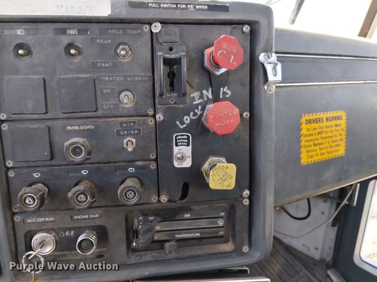 image for item DK8800 1986 GMC General  tow truck