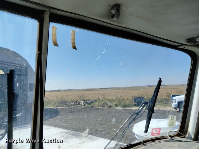 image for item DK8800 1986 GMC General  tow truck