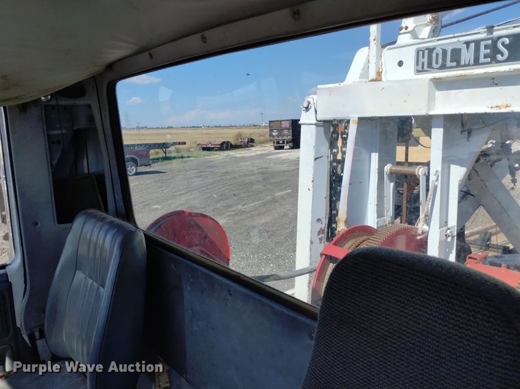 image for item DK8800 1986 GMC General  tow truck