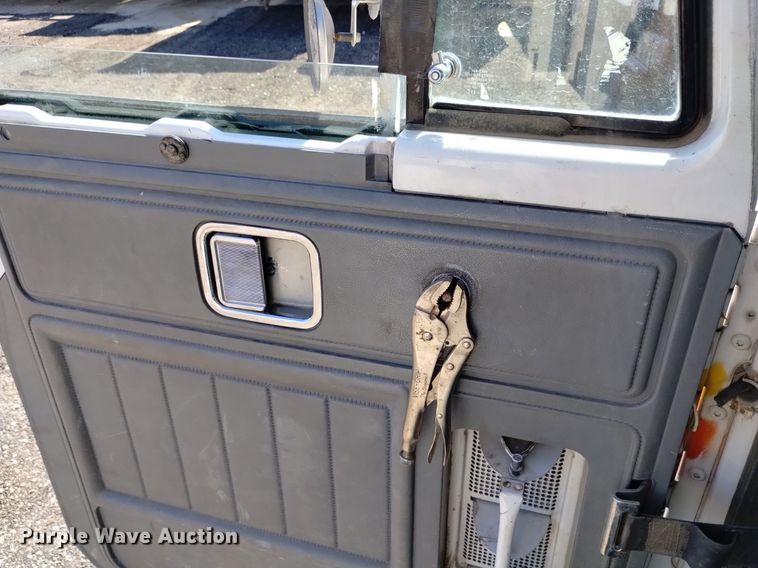 image for item DK8800 1986 GMC General  tow truck