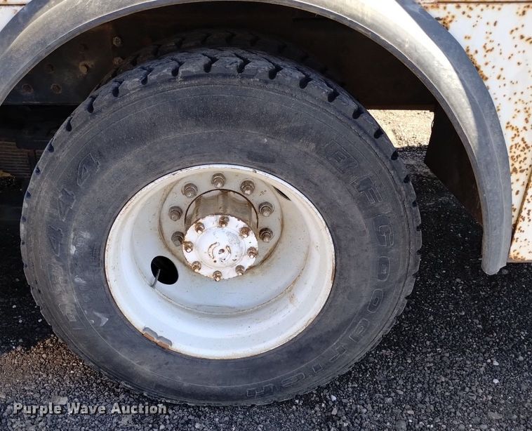 image for item DK8800 1986 GMC General  tow truck