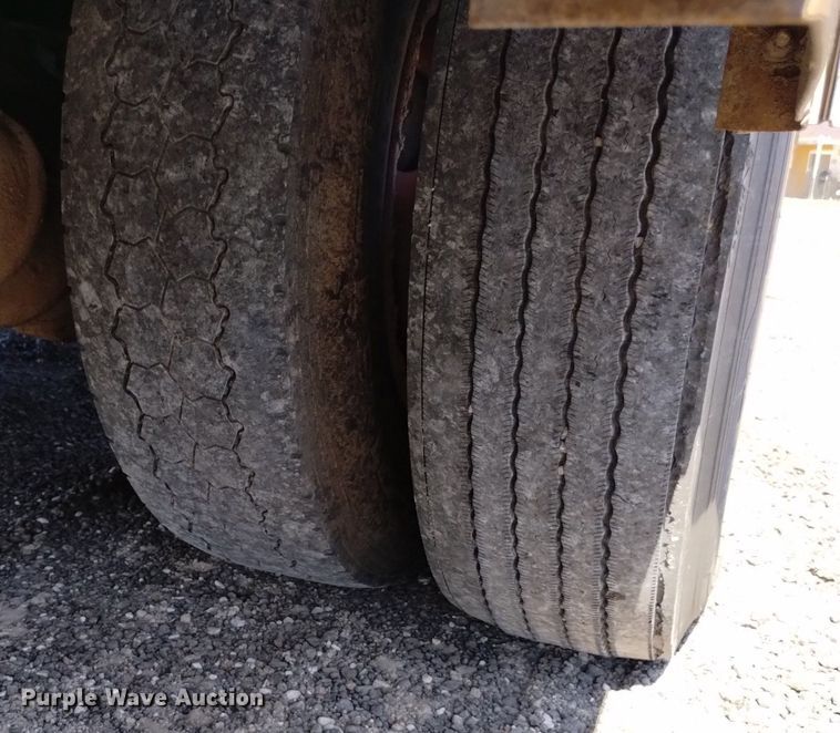 image for item DK8800 1986 GMC General  tow truck