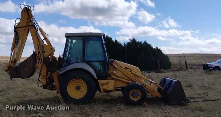 image for item DK8839 2001 New Holland 675E  backhoe