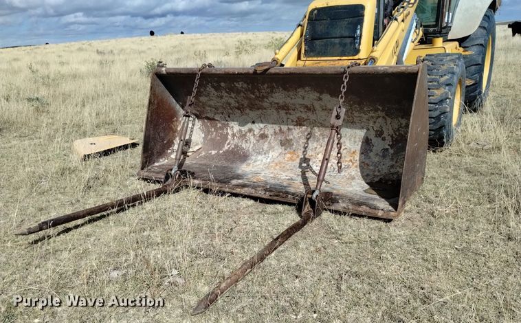 image for item DK8839 2001 New Holland 675E  backhoe