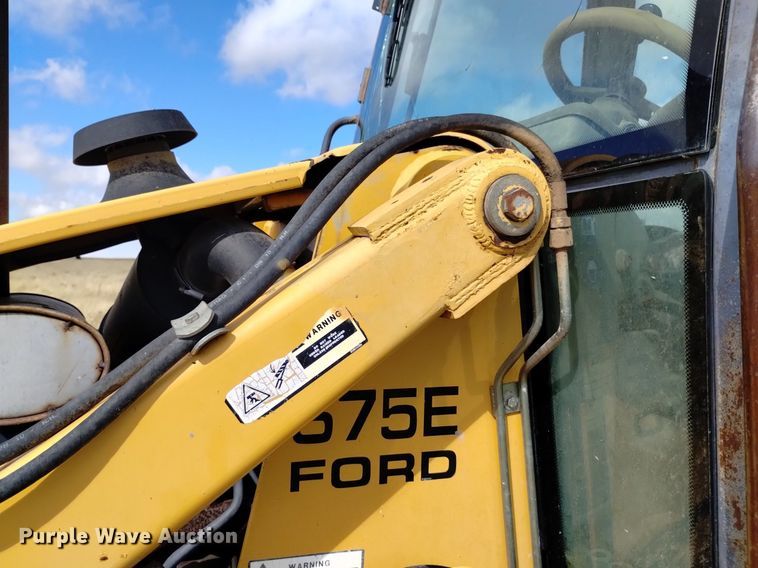 image for item DK8839 2001 New Holland 675E  backhoe
