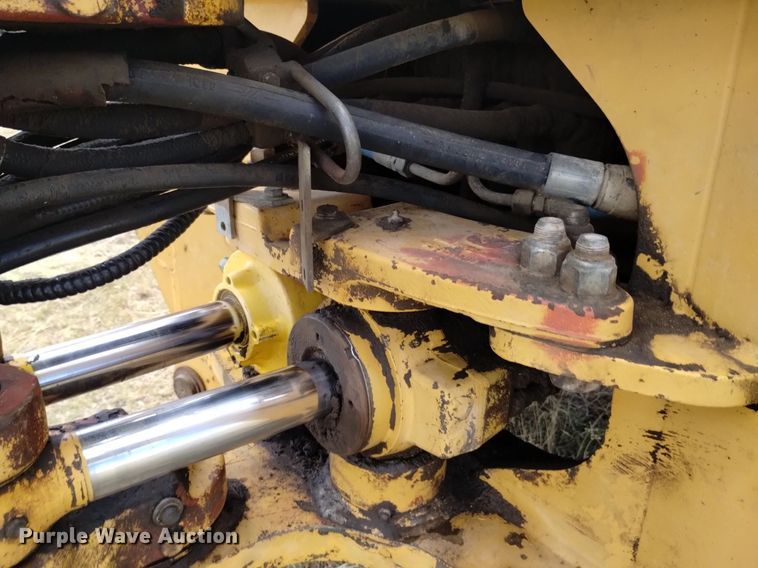 image for item DK8839 2001 New Holland 675E  backhoe