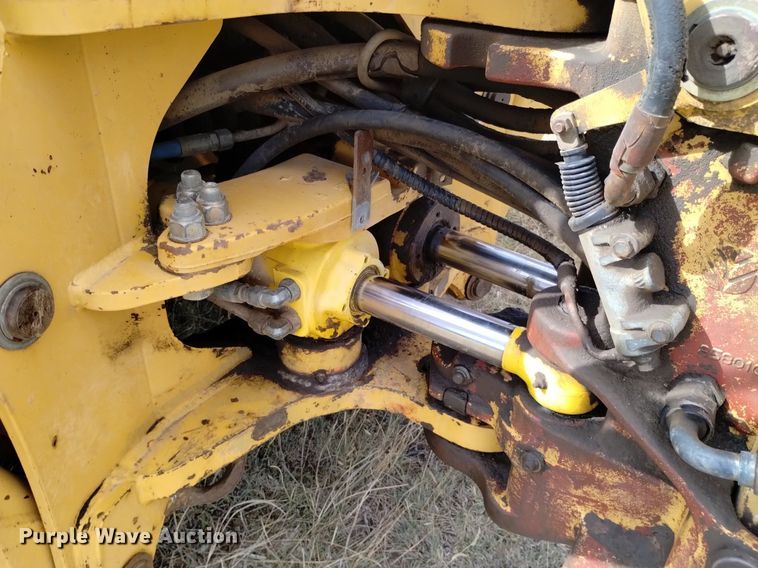 image for item DK8839 2001 New Holland 675E  backhoe