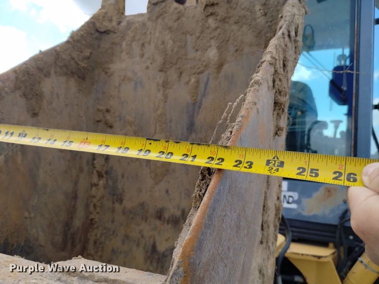 image for item DK8839 2001 New Holland 675E  backhoe