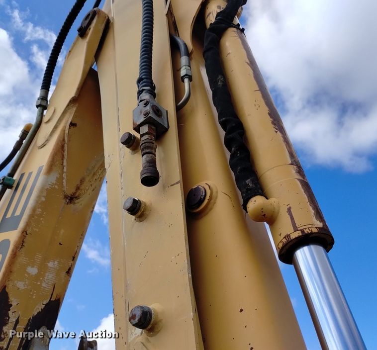 image for item DK8839 2001 New Holland 675E  backhoe