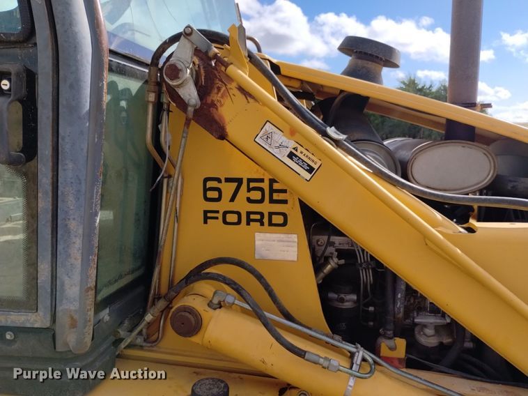 image for item DK8839 2001 New Holland 675E  backhoe