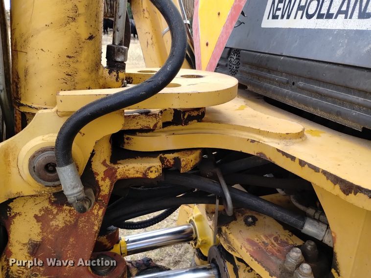 image for item DK8839 2001 New Holland 675E  backhoe