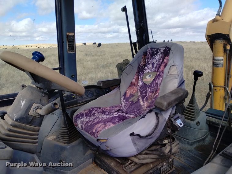 image for item DK8839 2001 New Holland 675E  backhoe