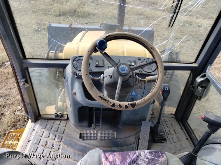 image for item DK8839 2001 New Holland 675E  backhoe
