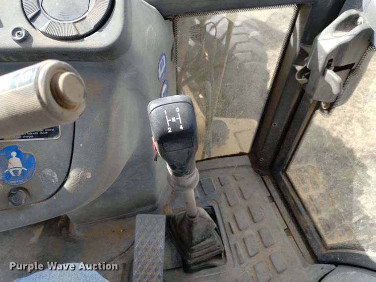 image for item DK8839 2001 New Holland 675E  backhoe