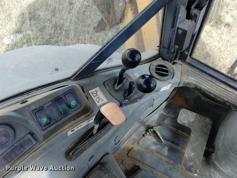 image for item DK8839 2001 New Holland 675E  backhoe