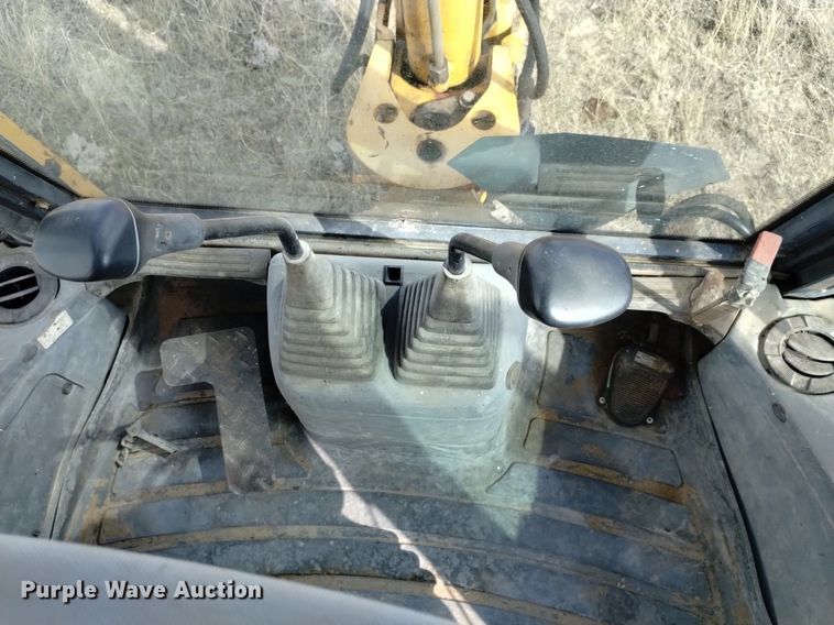 image for item DK8839 2001 New Holland 675E  backhoe