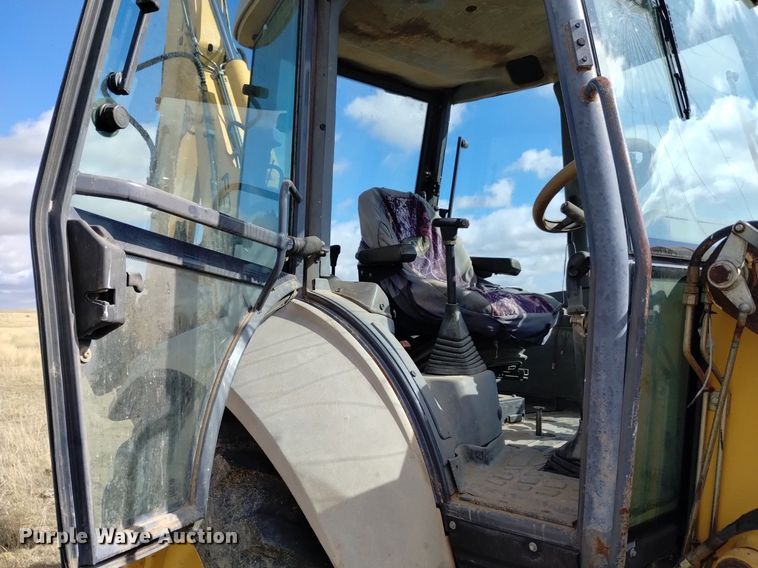 image for item DK8839 2001 New Holland 675E  backhoe