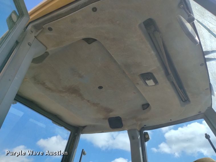 image for item DK8839 2001 New Holland 675E  backhoe