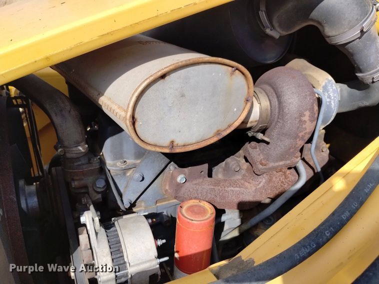 image for item DK8839 2001 New Holland 675E  backhoe